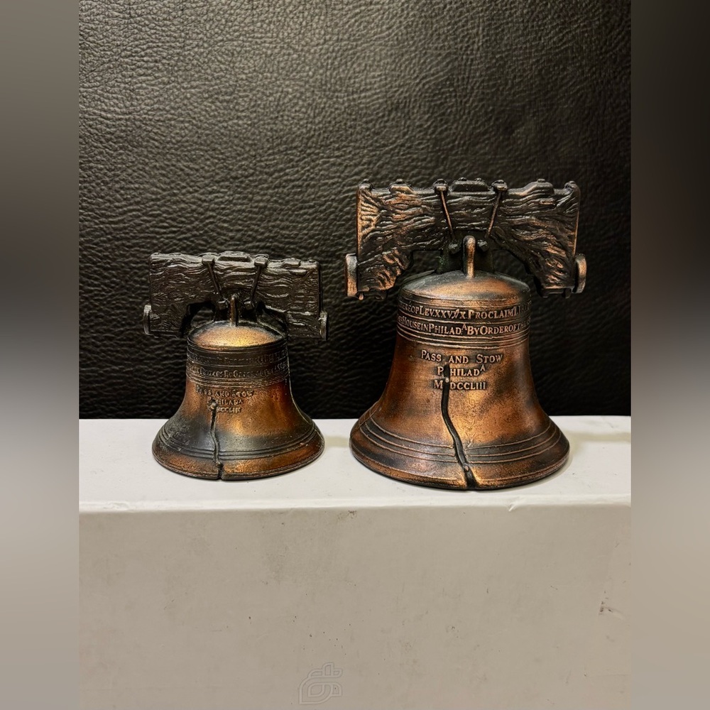 Vintage 1970’s Liberty Bell Souvenir Working Clapper 2 Piece Set 3.5”-2.38” Tall